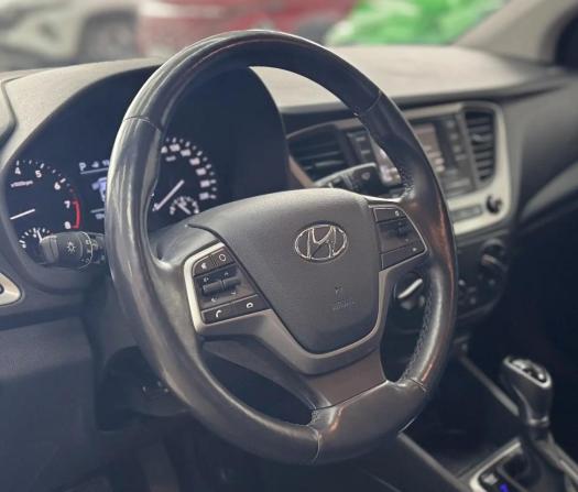 Hyundai Solaris II с пробегом 2017 года, цена 1 339 000 рублей, 74500 км, седан, Автокод Объявления