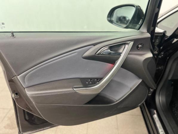 Opel Astra J Рестайлинг с пробегом 2013 года, цена 650 000 рублей, 199000 км, хэтчбек, Автокод Объявления
