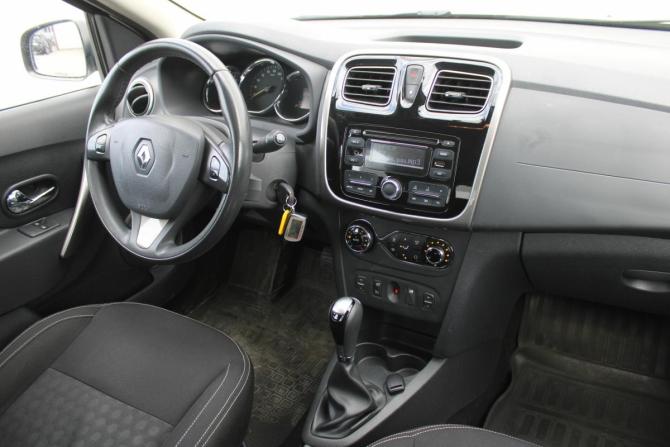 Renault Sandero II с пробегом 2016 года, цена 900 000 рублей, 104000 км, хэтчбек, Автокод Объявления