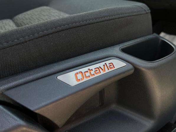 Skoda Octavia II (A5) Рестайлинг с пробегом 2012 года, цена 1 100 000 рублей, 115000 км, лифтбек, Автокод Объявления