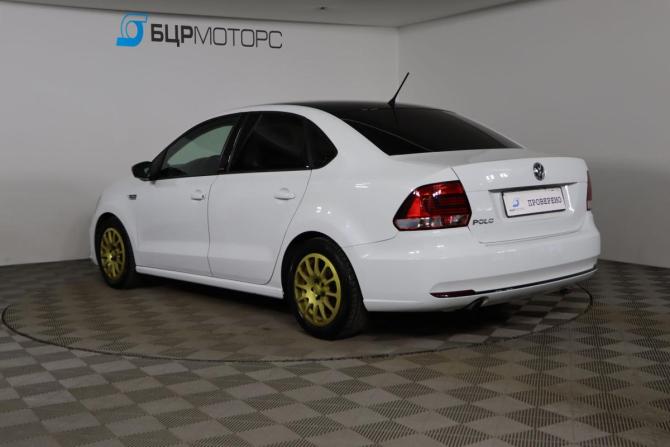 Volkswagen Polo V Рестайлинг с пробегом 2016 года, цена 1 079 990 рублей, 132569 км, седан, Автокод Объявления
