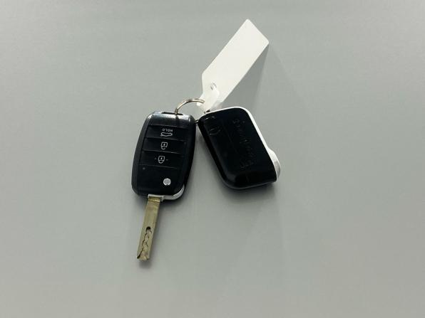 Kia Rio IV Рестайлинг с пробегом 2021 года, цена 1 657 000 рублей, 60494 км, седан, Автокод Объявления