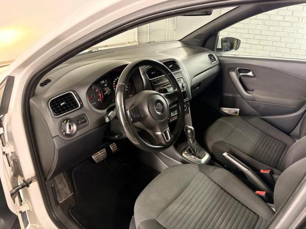 Volkswagen Polo V с пробегом 2012 года, цена 640 000 рублей, 233578 км, хэтчбек, Автокод Объявления