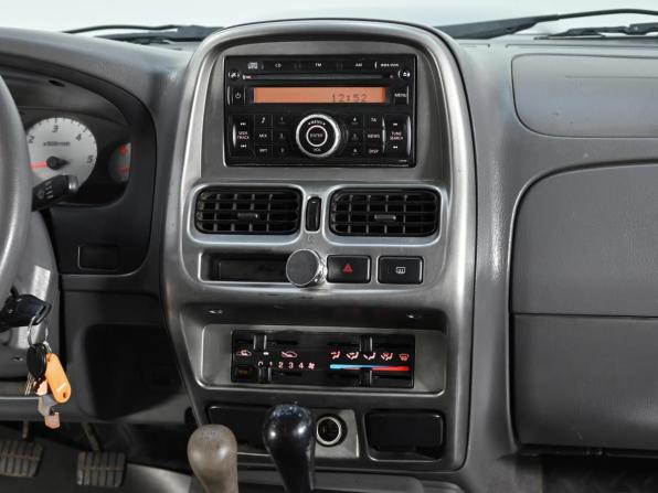 Nissan NP300 с пробегом 2012 года, цена 999 000 рублей, 374000 км, offers.body_type.unknown, Автокод Объявления