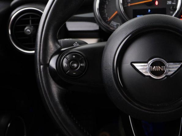 Mini Hatch III (F55/F56) с пробегом 2015 года, цена 1 749 999 рублей, 158997 км, хэтчбек, Автокод Объявления