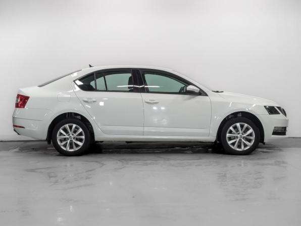 Skoda Octavia III (A7) Рестайлинг с пробегом 2019 года, цена 1 630 000 рублей, 117548 км, лифтбек, Автокод Объявления