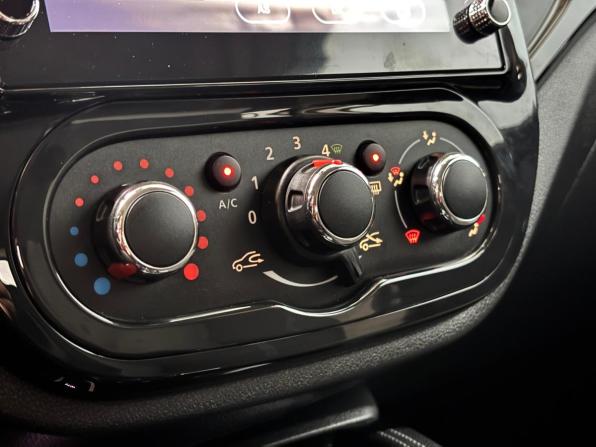 Renault Kaptur I Рестайлинг с пробегом 2021 года, цена 1 380 000 рублей, 135031 км, внедорожник, Автокод Объявления