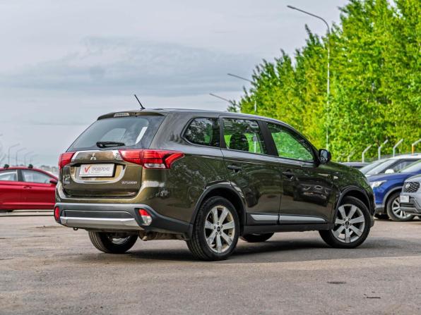 Mitsubishi Outlander III Рестайлинг 2 с пробегом 2015 года, цена 1 368 000 рублей, 175976 км, внедорожник, Автокод Объявления