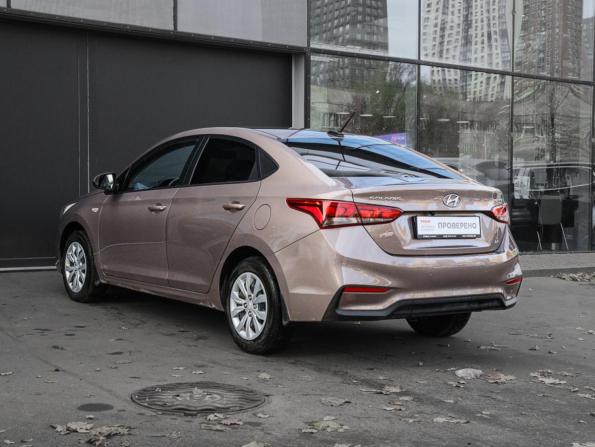 Hyundai Solaris II с пробегом 2018 года, цена 1 550 000 рублей, 27199 км, седан, Автокод Объявления