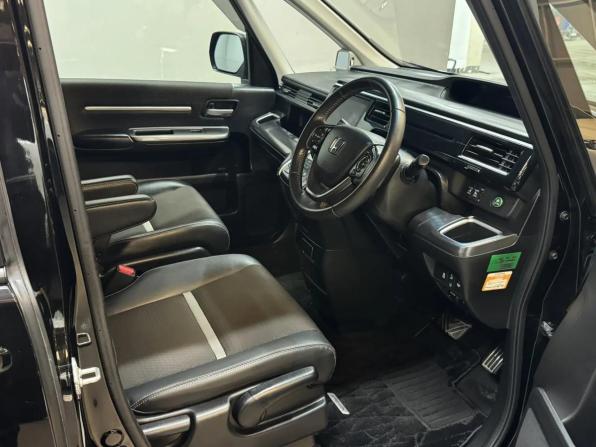 Honda Stepwgn V Рестайлинг с пробегом 2020 года, цена 2 667 000 рублей, 83786 км, минивэн, Автокод Объявления