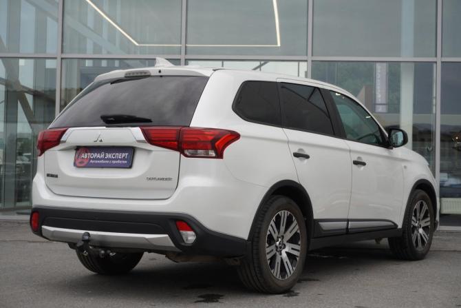 Mitsubishi Outlander III Рестайлинг 2 с пробегом 2017 года, цена 1 985 000 рублей, 72248 км, внедорожник, Автокод Объявления