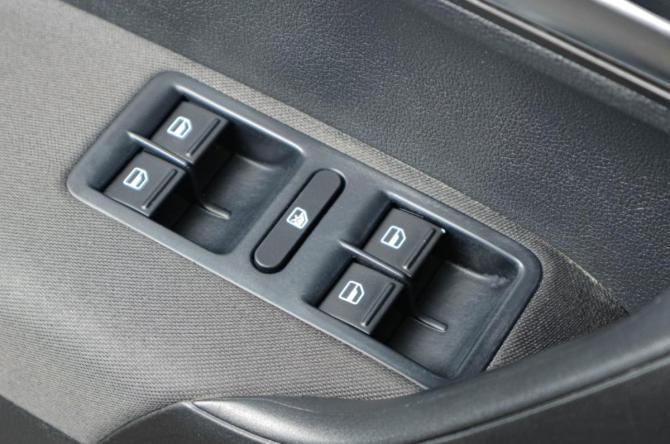 Volkswagen Polo V Рестайлинг с пробегом 2016 года, цена 989 000 рублей, 128948 км, седан, Автокод Объявления