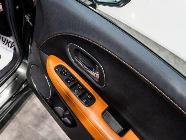 Honda Vezel I с пробегом 2014 года, цена 1 420 000 рублей, 181500 км, внедорожник, Автокод Объявления