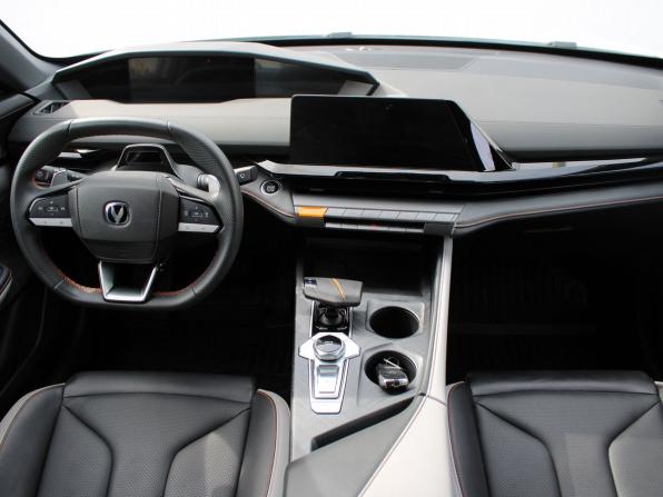 Changan UNI-V I с пробегом 2023 года, цена 2 129 000 рублей, 48697 км, лифтбек, Автокод Объявления