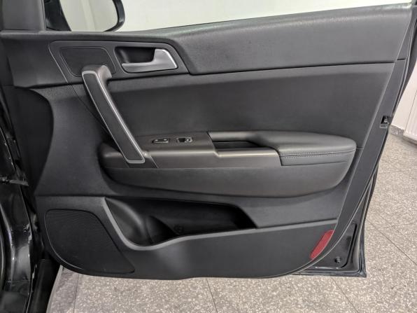 Kia Sportage IV Рестайлинг с пробегом 2022 года, цена 2 725 000 рублей, 97420 км, внедорожник, Автокод Объявления