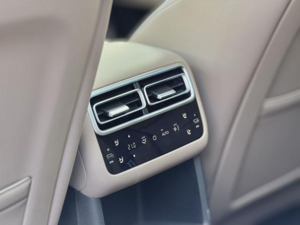 Новый Li Auto (Lixiang) L6 2025 года, цена 6 890 000 рублей, внедорожник, Автокод Объявления
