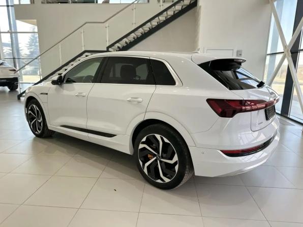 Audi e-tron I с пробегом 2021 года, цена 4 700 000 рублей, 44000 км, внедорожник, Автокод Объявления