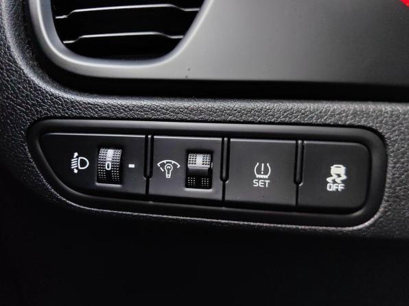 Kia Rio IV Рестайлинг с пробегом 2021 года, цена 1 465 000 рублей, 151313 км, хэтчбек, Автокод Объявления