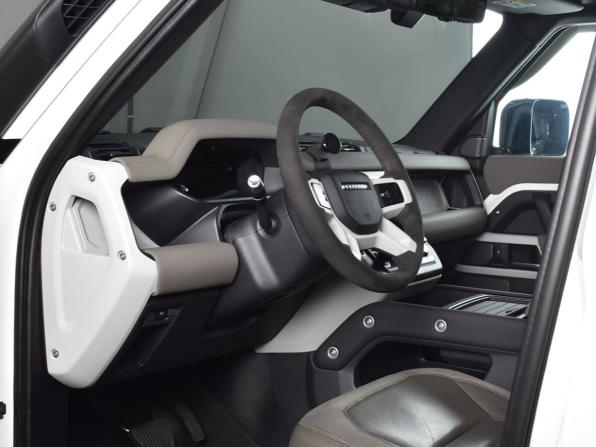 Land Rover Defender II с пробегом 2021 года, цена 4 999 995 рублей, 131041 км, внедорожник, Автокод Объявления