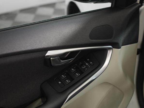 Volvo V40 Cross Country I с пробегом 2014 года, цена 1 149 000 рублей, 196076 км, хэтчбек, Автокод Объявления