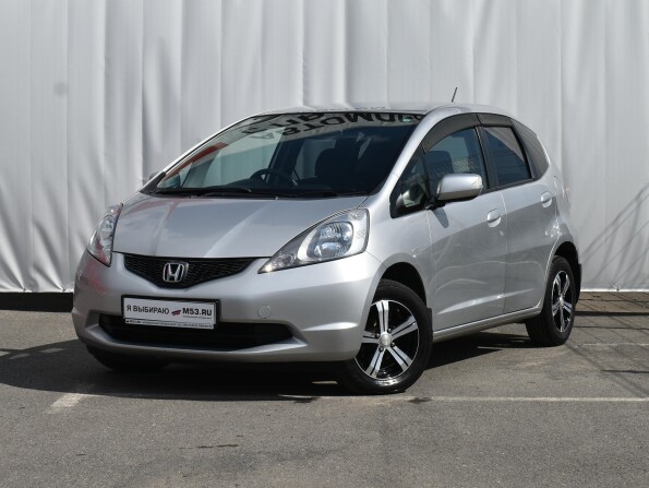 Кемерово автосалоны с пробегом м53. Хонда фит 2010 2 поколение. Honda Fit 2010 года. Фит. Фит машина фото 2010.