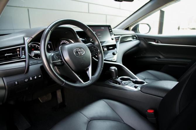 Toyota Camry VIII (XV70) Рестайлинг с пробегом 2021 года, цена 2 990 000 рублей, 62000 км, седан, Автокод Объявления