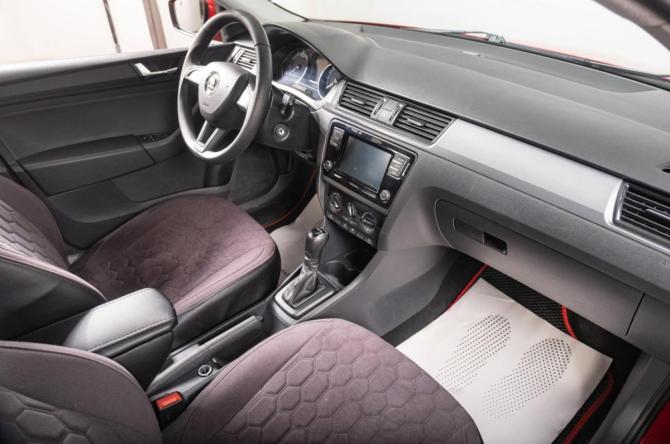 Skoda Rapid I Рестайлинг с пробегом 2019 года, цена 1 369 000 рублей, 98000 км, лифтбек, Автокод Объявления