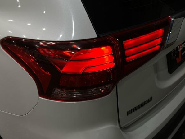 Mitsubishi Outlander III Рестайлинг 2 с пробегом 2017 года, цена 1 890 000 рублей, 113952 км, внедорожник, Автокод Объявления