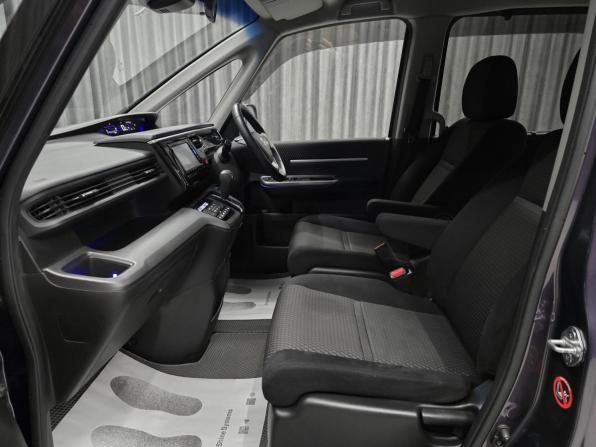 Honda Stepwgn V с пробегом 2016 года, цена 1 745 000 рублей, 140000 км, минивэн, Автокод Объявления