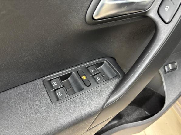 Volkswagen Polo V Рестайлинг с пробегом 2018 года, цена 1 050 000 рублей, 141090 км, седан, Автокод Объявления