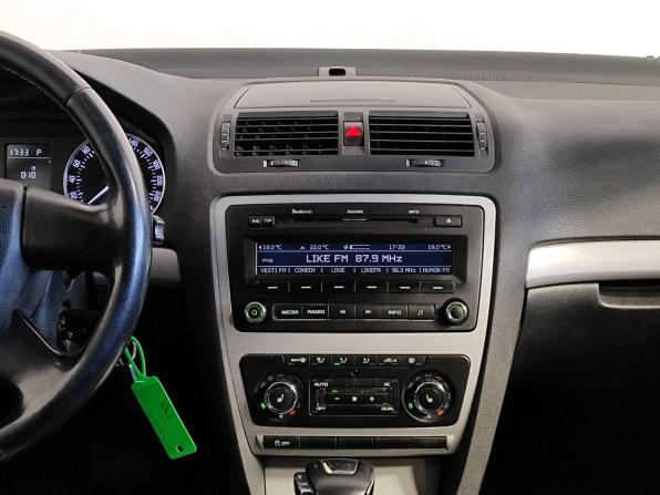 Skoda Octavia II (A5) Рестайлинг с пробегом 2013 года, цена 889 000 рублей, 224257 км, лифтбек, Автокод Объявления