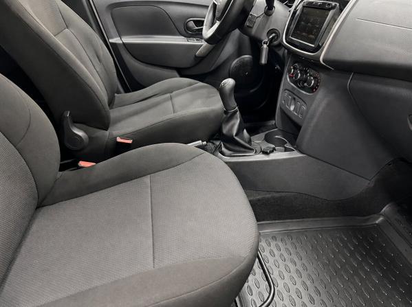 Renault Logan II Рестайлинг с пробегом 2018 года, цена 770 500 рублей, 165130 км, седан, Автокод Объявления