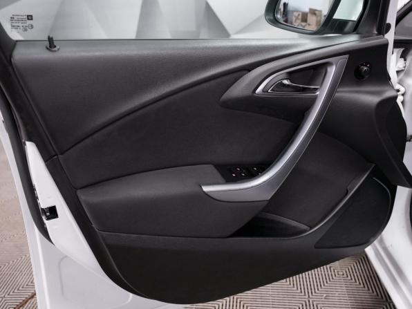 Opel Astra J Рестайлинг с пробегом 2013 года, цена 949 000 рублей, 144600 км, седан, Автокод Объявления