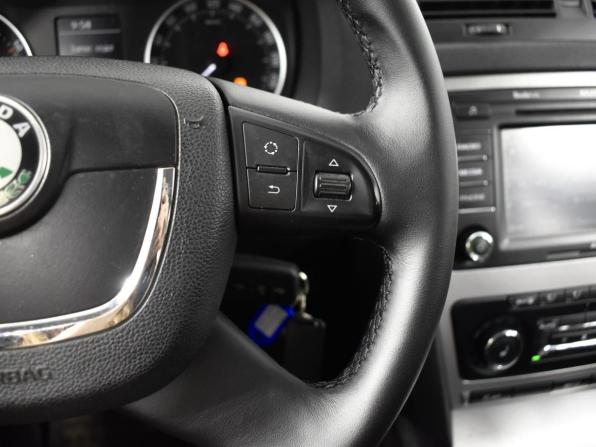Skoda Octavia II (A5) Рестайлинг с пробегом 2011 года, цена 669 100 рублей, 268741 км, лифтбек, Автокод Объявления