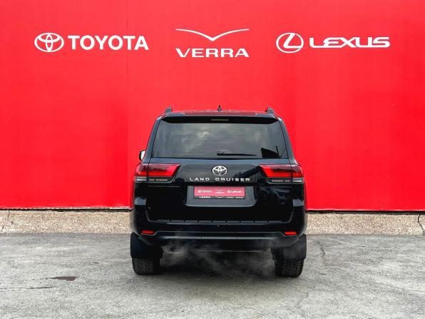 Toyota Land Cruiser 300 Series с пробегом 2022 года, цена 11 360 000 рублей, 5712 км, внедорожник, Автокод Объявления
