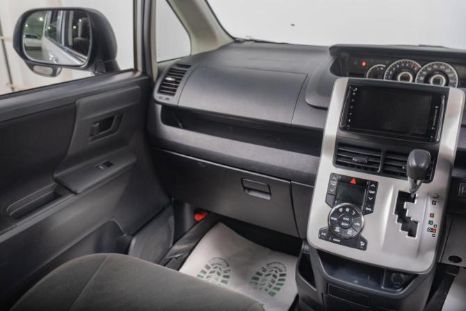 Toyota Noah II (R70) с пробегом 2011 года, цена 1 479 000 рублей, 303000 км, минивэн, Автокод Объявления