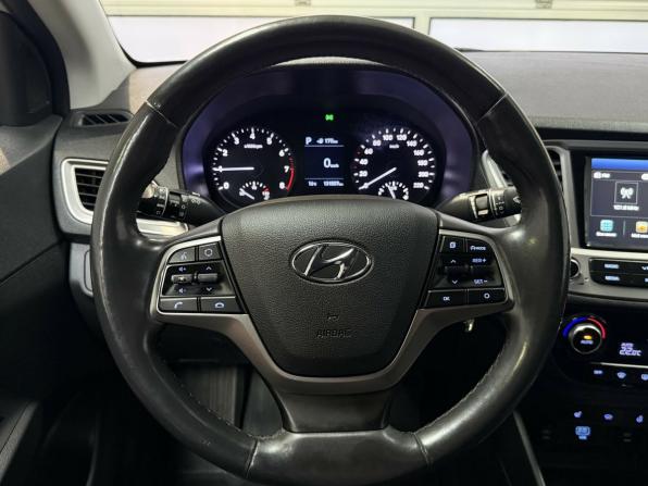 Hyundai Solaris II с пробегом 2019 года, цена 1 495 000 рублей, 131557 км, седан, Автокод Объявления