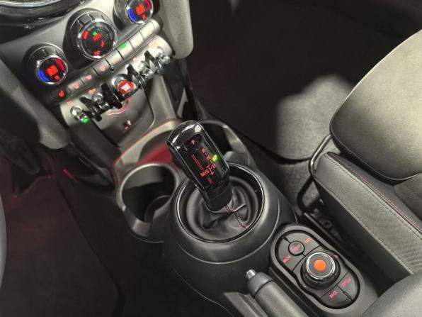 Mini Hatch III (F55/F56) Рестайлинг с пробегом 2020 года, цена 3 177 700 рублей, 68241 км, хэтчбек, Автокод Объявления