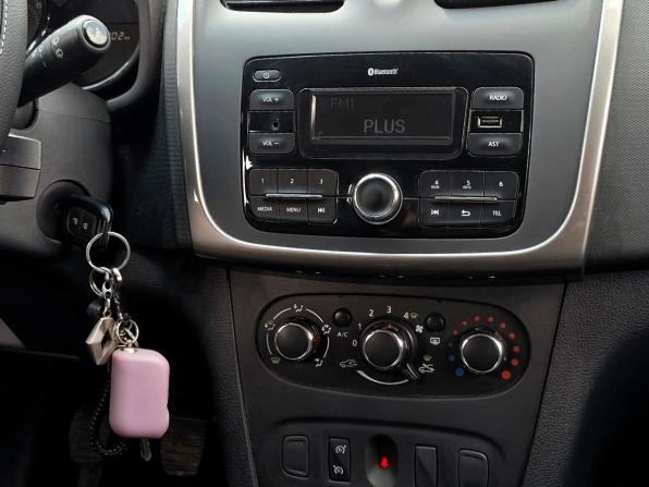 Renault Sandero II Рестайлинг с пробегом 2019 года, цена 1 099 000 рублей, 139202 км, хэтчбек, Автокод Объявления
