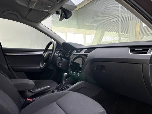 Skoda Octavia III (A7) Рестайлинг с пробегом 2017 года, цена 1 785 000 рублей, 130656 км, лифтбек, Автокод Объявления
