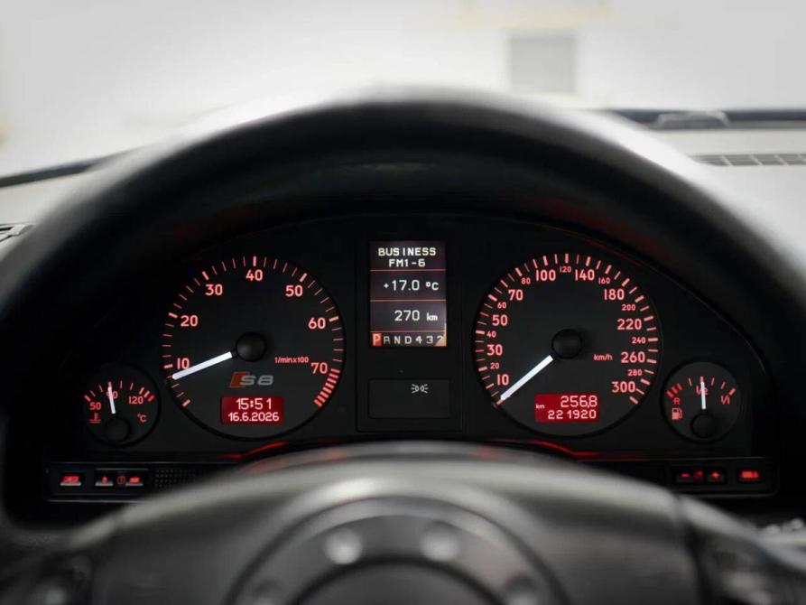 Audi S8 I (D2) Рестайлинг Москва  - изображение 23