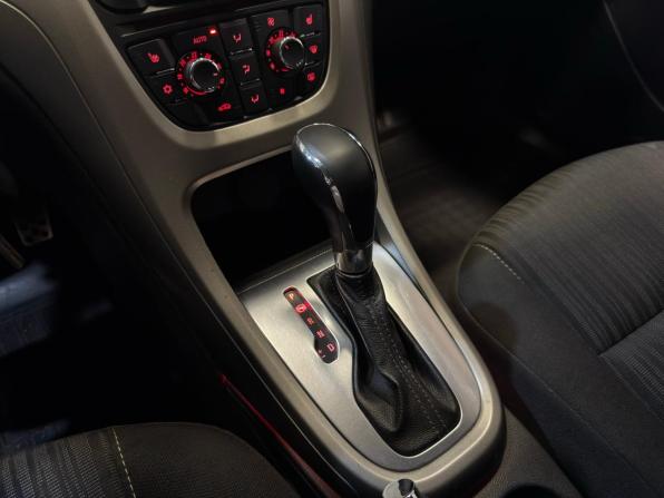 Opel Astra J с пробегом 2012 года, цена 599 000 рублей, 178000 км, хэтчбек, Автокод Объявления