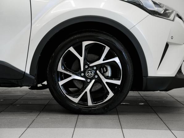 Toyota C-HR I с пробегом 2017 года, цена 1 900 000 рублей, 59819 км, внедорожник, Автокод Объявления