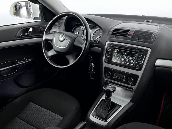 Skoda Octavia II (A5) Рестайлинг с пробегом 2012 года, цена 700 000 рублей, 270000 км, лифтбек, Автокод Объявления