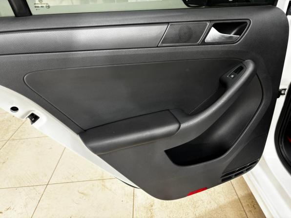 Volkswagen Jetta VI Рестайлинг с пробегом 2015 года, цена 1 195 000 рублей, 106837 км, седан, Автокод Объявления