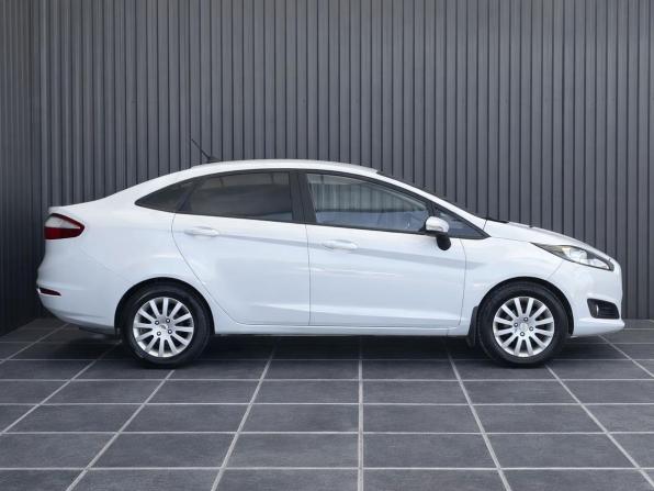 Ford Fiesta Mk6 Рестайлинг с пробегом 2017 года, цена 867 000 рублей, 135400 км, седан, Автокод Объявления