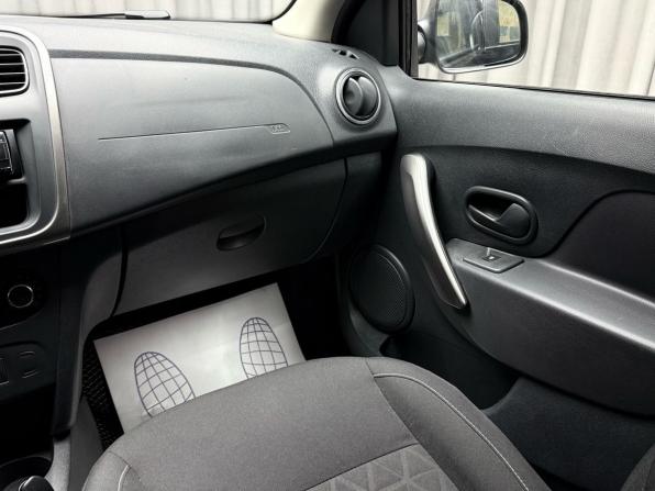 Renault Sandero II с пробегом 2016 года, цена 799 000 рублей, 176977 км, хэтчбек, Автокод Объявления