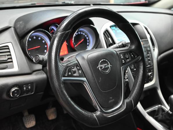 Opel Astra J Рестайлинг с пробегом 2012 года, цена 700 000 рублей, 206696 км, хэтчбек, Автокод Объявления