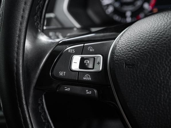 Volkswagen Tiguan II с пробегом 2018 года, цена 2 100 000 рублей, 64460 км, внедорожник, Автокод Объявления