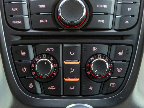 Opel Astra J Рестайлинг с пробегом 2013 года, цена 898 000 рублей, 155000 км, хэтчбек, Автокод Объявления